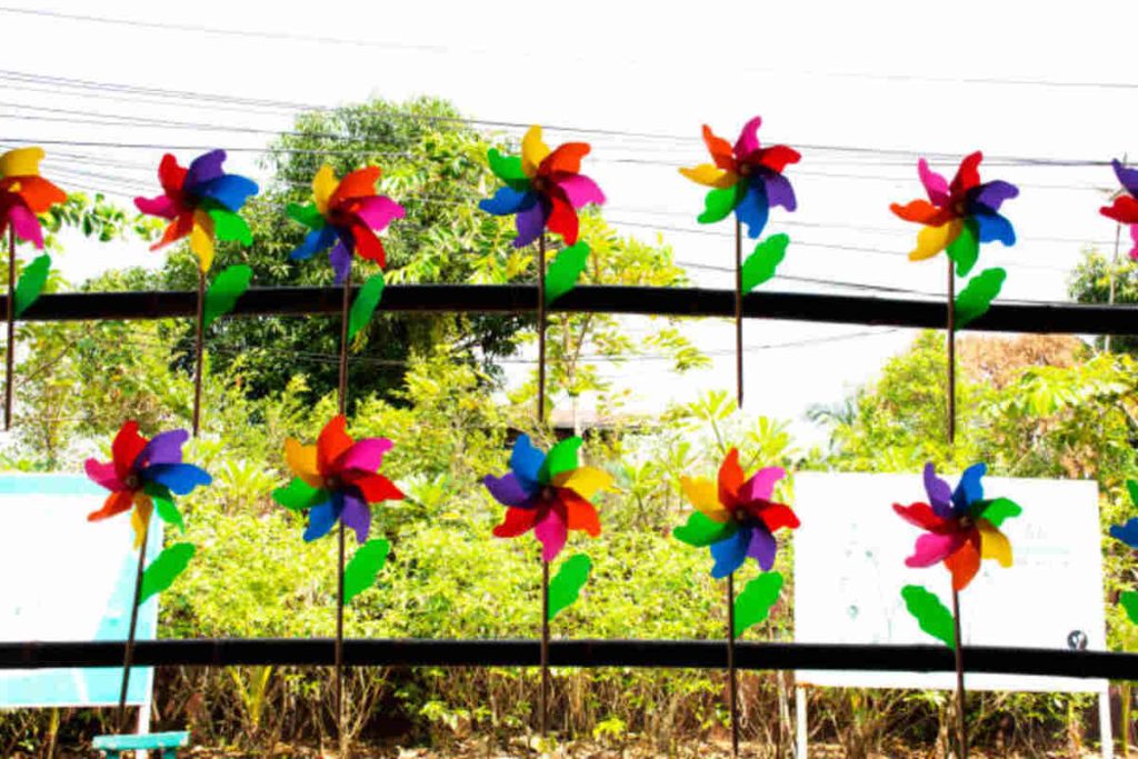 Make a Garden Art Pole